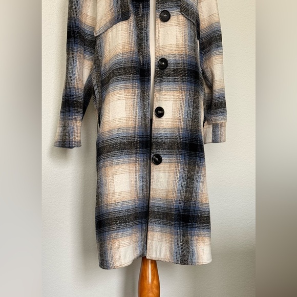 Plaid Shacket size Small - Picture 5 of 13